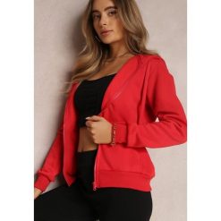 Czerwona Bluza z Kapturem Zapinana na Suwak Edan. Czerwone bluzy damskie Renee, l, bez wzorów, z jeansu, eleganckie, bez ramiączek, z kapturem. Za 49.99 zł.