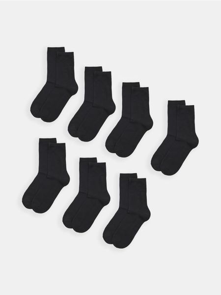 Skarpetki 7 pack - czarny. Czarne skarpety męskie Sinsay, bez wzorów. Za 22.99 zł.