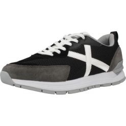 Buty MUNICH VERSATILE 33 Czarny. Czarne buty zimowe męskie munich, bez wzorów, ze skóry, bez obcasa, bez zapięcia. Za 372.99 zł.