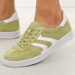 Zielone skórzane półbuty damskie Vinceza 95400. Zielone półbuty damskie VINCEZA, na jesień, bez wzorów, z jeansu, casualowe, z okrągłym noskiem, bez obcasa, na płaskiej podeszwie, bez zapięcia. W wyprzedaży za 197.10 zł.