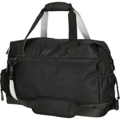 Torba sportowa TPU200 - głęboka czerń. Torby na ramię męskie 4F, na ramię. W wyprzedaży za 79.99 zł.
