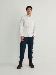 Koszula comfort fit - złamana biel. Koszule męskie Reserved, l, bez wzorów, z bawełny, bez kołnierzyka, bez ramiączek. W wyprzedaży za 69.99 zł.
