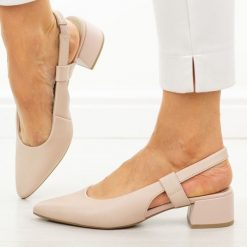 Beżowe skórzane czółenka damskie T.Sokolski 536. Brązowe czółenka damskie Sokolski, na jesień, bez wzorów, ze skóry, biznesowe, bez obcasa, na obcasie, bez zapięcia. Za 279.00 zł.