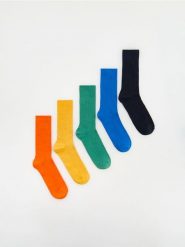 5 pack skarpet - żółty. Żółte skarpety męskie Reserved, bez wzorów. W wyprzedaży za 35.99 zł.