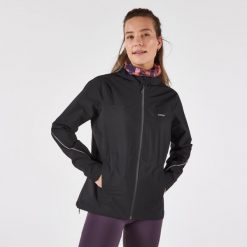 Kurtka do biegania w terenie przeciwdeszczowa damska Kiprun Run 500. Czarne kurtki sportowe damskie KIPRUN, xl, bez wzorów, z materiału, bez ramiączek, bez kaptura, do biegania. Za 299.99 zł.