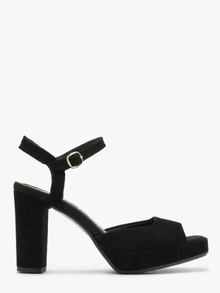 Czarne welurowe sandały na wysokim słupku oraz balu. Czarne sandały damskie Ryłko, bez wzorów, ze skóry, bez obcasa, na słupku, bez zapięcia. W wyprzedaży za 249.99 zł.