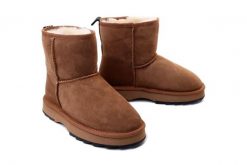 EMU AUSTRALIA W12434 SHARKY MINI chestnut/black, botki damskie. Brązowe botki damskie Emu Australia, na zimę, bez wzorów, z gumy, bez obcasa, bez zapięcia. Za 789.90 zł.