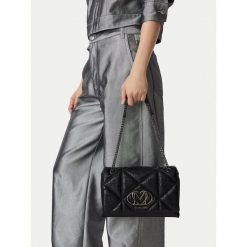 Torebka LOVE MOSCHINO. Czarne listonoszki damskie Love Moschino, bez wzorów, bez dodatków. Za 1,029.00 zł.