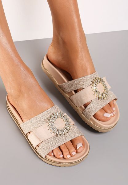 Beżowe Klapki Althitheme. Brązowe klapki damskie Renee, na lato, z aplikacjami, bez obcasa, na płaskiej podeszwie, bez zapięcia. Za 89.99 zł.