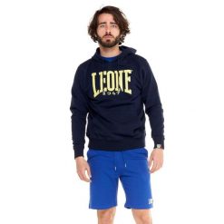 Męska bluza z kapturem Leone 1947 unbrushed – lekka bluza. Niebieskie bluzy męskie LEONE 1947 APPAREL, l, bez wzorów, z tkaniny, sportowe, bez ramiączek, z kapturem. W wyprzedaży za 139.75 zł.