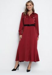Bordowa Sukienka Szmizjerka z Satyny Ozdobiona Paskiem i Imitacjami Kieszeni Vamilea. Czerwone sukienki damskie Born2be, na co dzień, l, bez wzorów, z satyny, eleganckie, bez kołnierzyka, bez ramiączek, midi, kopertowe. Za 179.99 zł.