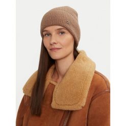 Czapka Calvin Klein. Brązowe czapki damskie Calvin Klein, na zimę, bez wzorów. Za 239.99 zł.