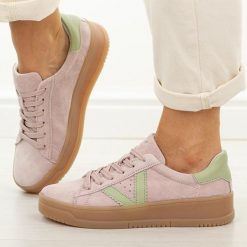 Różowe skórzane półbuty damskie Vinceza 79597. Czerwone półbuty damskie VINCEZA, na jesień, bez wzorów, z jeansu, casualowe, z okrągłym noskiem, bez obcasa, na płaskiej podeszwie, bez zapięcia. Za 239.00 zł.