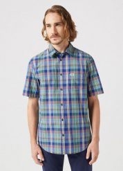 WRANGLER SS 1 PKT SHIRT MĘSKA KOSZULA W KRATĘ KRATA BLUE MADARAS 112350503 W5K0016831. Niebieskie koszule męskie Wrangler, m, bez wzorów, bez kołnierzyka, bez ramiączek. Za 139.99 zł.