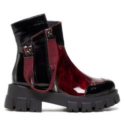 Botki Maciejka. Czerwone botki damskie Maciejka, bez wzorów, bez obcasa, na słupku, bez zapięcia. Za 389.99 zł.