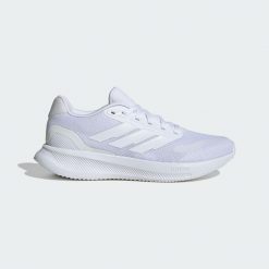 Buty do biegania adidas Runfalcon 5. Białe obuwie sportowe damskie Adidas, bez wzorów, bez zapięcia, do biegania. Za 255.55 zł.