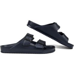 Klapki basenowe męskie Coqui Kong. Niebieskie klapki męskie Coqui, bez wzorów, bez zapięcia. Za 144.99 zł.