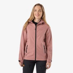 Kurtka Softshell Turystyka damska Swedemount Stryn Softshell Jacket wodoodporna. Czerwone kurtki sportowe damskie SWEDEMOUNT, bez wzorów, z softshellu, bez ramiączek, bez kaptura, trekkingowe. Za 249.99 zł.