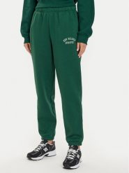 New Balance Spodnie dresowe WP43500 Zielony Relaxed Fit. Zielone spodnie dresowe damskie New Balance, bez wzorów, z bawełny. Za 189.99 zł.