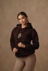 Bluza JD ATTACK Mila. Brązowe bluzy damskie JD ATTACK, l, bez wzorów, z materiału, eleganckie, bez ramiączek, bez kaptura. Za 239.00 zł.