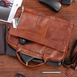 Skórzana torba na laptop duża męska pojemna premium Beltimore brązowa J13. Brązowe torby na laptopa damskie bez wzorów. Za 439.99 zł.