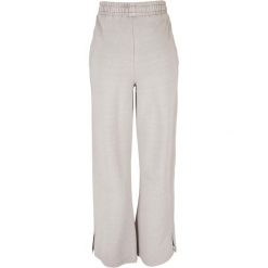 Spodnie z rozcięciem dla kobiet Urban Classics Heavy Terry Garment Dye GT. Szare spodnie dresowe damskie Urban Classics, bez wzorów, sportowe, długie. Za 254.50 zł.