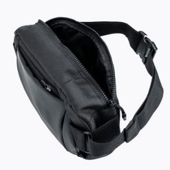 Torba nerka Activ Mblty Messenger. Czarne saszetki i nerki męskie KALENJI, bez wzorów. W wyprzedaży za 49.99 zł.