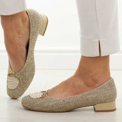 Beżowe breid czółenka damskie M.Daszyński Sa268-8. Brązowe czółenka damskie M.Daszyński, na jesień, z aplikacjami, ze skóry, casualowe, bez obcasa, na obcasie, bez zapięcia. Za 189.00 zł.