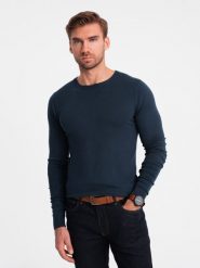 Klasyczny męski sweter z wiskozą BASIC z okrągłym dekoltem – granatowy V9 - Rozmiar: L. Niebieskie swetry męskie Ombre Clothing, l, bez wzorów, z wiskozy, klasyczne, bez kołnierzyka, bez ramiączek. W wyprzedaży za 89.99 zł.