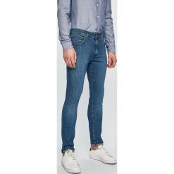 Wrangler - Jeansy Larston. Niebieskie jeansy męskie Wrangler, z bawełny. W wyprzedaży za 209.90 zł.