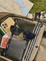 Sportowe okulary przeciwsłoneczne - czarny. Czarne okulary przeciwsłoneczne damskie Sinsay. Za 15.99 zł.