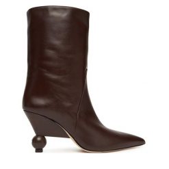 Botki Weekend Max Mara. Brązowe botki damskie Weekend Max Mara, bez wzorów, bez obcasa, na szpilce, bez zapięcia. Za 2,589.00 zł.