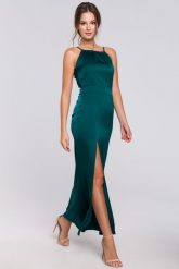 Długa sukienka wieczorowa na wesele błyszcząca halter neck zielona. Zielone sukienki damskie Sukienki.shop, na imprezę, s, bez wzorów, z satyny, wizytowe, bez kołnierzyka, bez ramiączek, maxi. Za 319.00 zł.