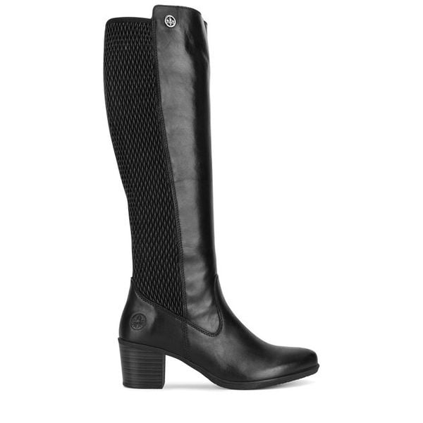 Kozaki Rieker. Czarne kozaki damskie Rieker, bez wzorów, bez obcasa, na słupku, bez zapięcia. Za 479.99 zł.