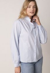 Niebieska Bawełniana Koszula ze Stójką z Falbanką i Haftem przy Guzikach Umaria. Niebieskie koszule damskie Born2be, l, bez wzorów, z bawełny, biznesowe, bez kołnierzyka, bez ramiączek. Za 119.99 zł.