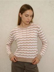 Ażurowy sweter w paski - wielobarwny. Swetry nierozpinane damskie Sinsay, l, w ażurowe wzory, bez kołnierzyka, bez ramiączek. Za 39.99 zł.