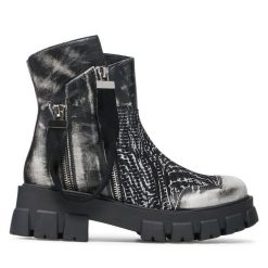 Botki Maciejka. Czarne botki damskie Maciejka, bez wzorów, bez obcasa, na słupku, bez zapięcia. Za 479.99 zł.