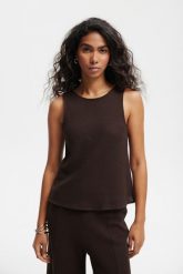 TOP SUMMER CZEKOLADOWY XS - Flawless. Brązowe topy damskie Flawless, xs, w ażurowe wzory, z dzianiny, eleganckie, bez kołnierzyka, bez ramiączek. Za 297.00 zł.