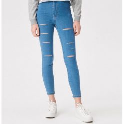 Jeansy z rozcięciami - Niebieski. Jeansy damskie marki Sinsay. Za 59.99 zł.