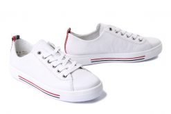 RIEKER REMONTE D0900-80 white, półbuty damskie. Białe półbuty damskie Rieker Remonte, bez wzorów, ze skóry, bez obcasa, bez zapięcia. Za 359.90 zł.