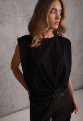 Czarny Wiązany Top Oversize z Bawełny Bez Rękawów z Poduszkami w Ramionach Othrassa. Czarne topy damskie Renee, bez wzorów, z bawełny, bez kołnierzyka, bez ramiączek. Za 69.99 zł.