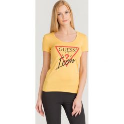 T-SHIRT ICON TEE Guess. Żółte t-shirty damskie Guess, l, z aplikacjami, z bawełny, bez kołnierzyka, bez ramiączek. Za 139.00 zł.