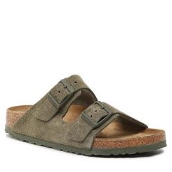 Sandały Birkenstock. Zielone sandały damskie Birkenstock, bez wzorów, bez obcasa, na płaskiej podeszwie, bez zapięcia. Za 539.99 zł.