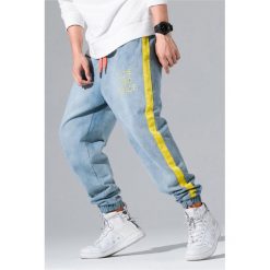 Męskie jeansy BASIL BLUE. Niebieskie jeansy męskie Męskie jeansy BASIL BLUE, z jeansu. W wyprzedaży za 119.00 zł.