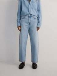 Jeansy mom fit - niebieski. Niebieskie jeansy damskie Reserved, bez wzorów, z bawełny, z podwyższonym stanem. W wyprzedaży za 59.99 zł.