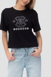 GUESS Czarny damski t-shirt na krótki rękaw z wyszywanym logo Gabi, Rozmiar L. Czarne t-shirty damskie Guess, l, z aplikacjami, eleganckie, bez kołnierzyka, bez ramiączek. Za 219.99 zł.