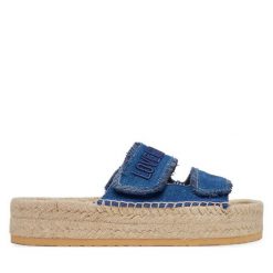 Klapki LOVE MOSCHINO. Niebieskie klapki damskie Love Moschino, bez wzorów, bez obcasa, bez zapięcia. Za 415.99 zł.