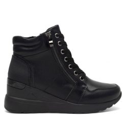 Botki Clara Barson. Czarne botki damskie Clara Barson, bez wzorów, bez obcasa, na koturnie, bez zapięcia. Za 139.99 zł.
