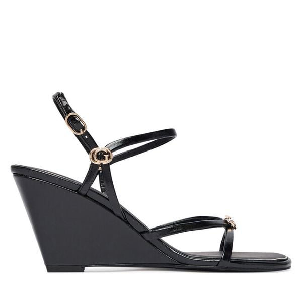 Sandały Guess. Czarne sandały damskie Guess, z aplikacjami, bez obcasa, na koturnie, bez zapięcia. Za 494.99 zł.