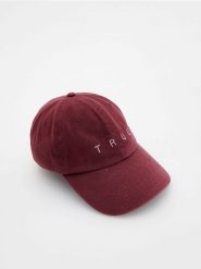 Czapka z daszkiem - burgundowy. Czerwone czapki damskie Reserved, bez wzorów. W wyprzedaży za 29.99 zł.